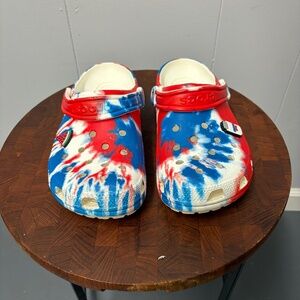 CROCS TIE DYE Red White and Blue Classic Crocs Mens Size7 Women's Size 9